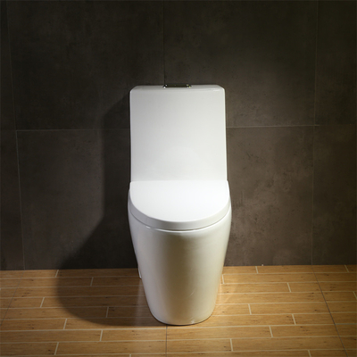 Toalete prolongado moderno de CUPC que traz o nivelamento poderoso quieto super