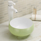 Bacia de lavagem oval branca superior contrária lustrosa e elegante da forma do dissipador do banheiro